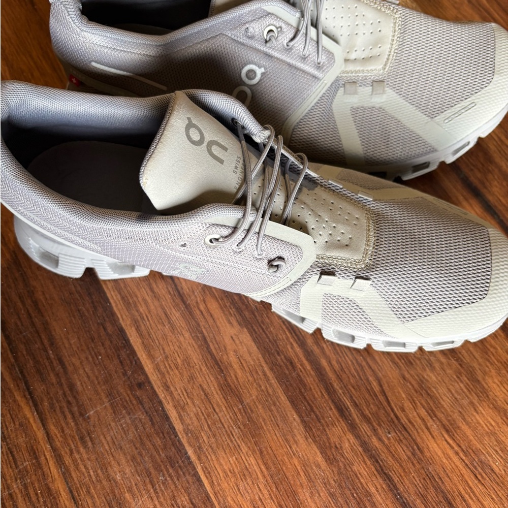 On Running Gray Athletic Shoes with Breathable Mesh and Cushioned Sole